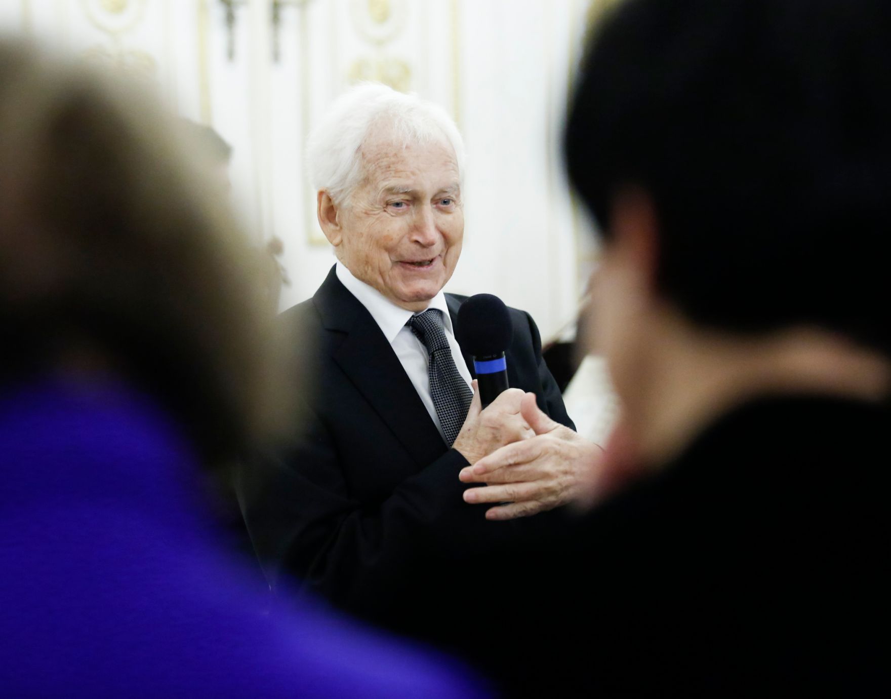 _BFD5239.jpg Am 2. Dezember 2014 überreichte Bundeskanzler Werner Faymann und Kunst- und Kulturminister Josef Ostermayer das Österreichische Ehrenkreuz für Wissenschaft und Kunst an den Kolping- Ehrenpräses Ludwig Zack (im Bild).