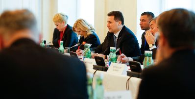 Am 24. November 2014 lud Bundeskanzler Werner Faymann die Mitglieder der Zentraleurop&auml;ischen Initiative (ZEI) zu einem Gipfeltreffen in das Bundeskanzleramt ein. Im Bild (v.r.n.l.) der Premierminister der Republik Mazedonien Nikola Gruevski, die Vize-Premierministerin der Republik Serbien Zorana Mihajlovic und die Vize-Au&szlig;enministerin der Ukraine Nataliia Galibarenko.