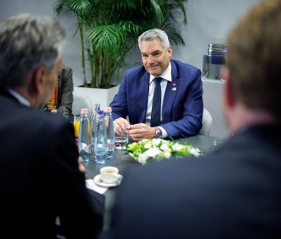 Am 7. November 2024 reiste Bundeskanzler Karl Nehammer (r.) anl&auml;sslich eines Arbeitsbesuches nach Budapest. Im Bild bei einem biliteralen Gespr&auml;ch mit dem Ministerpr&auml;sident der Niederlande Dick Schoof.