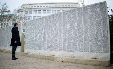 Am 27. J&auml;nner 2025 besuchte Bundeskanzler Alexander Schallenberg (im Bild) anl&auml;sslich des internationalen Tag des Gedenkens an die Opfer des Holocaust die Shoah Namensmauern im Ostarrichipark.