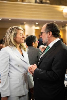 Am 14. Februar 2025 nahm Bundeskanzler Alexander Schallenberg (r.) an der M&uuml;nchner Sicherheitskonferenz teil. Im Bild mit Kanadas Au&szlig;enministerin Melanie Joly (l.).