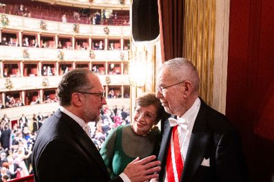 Am 27. Februar 2025 besuchte Bundeskanzler Alexander Schallenberg (l.) den Wiener Opernball. Im Bild mit Bundespr&auml;sident Alexander Van der Bellen (r.).