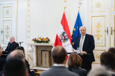Am 23. J&auml;nner 2025 &Uuml;berreichte Bundesministerin Karoline Edtstadler das gro&szlig;e Goldene Ehrenzeichen f&uuml;r Verdienste um die Republik &Ouml;sterreich an Oskar Deutsch, den Pr&auml;sidenten der israelitischen Kultusgemeinde.