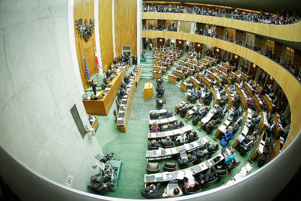 &lt;p&gt; Am 16. M&amp;auml;rz 2016 gab Bundeskanzler Werner Faymann gemeinsam mit Vizekanzler und Bundesminister Reinhold Mitterlehner im Parlament eine Erkl&amp;auml;rung zur bevorstehenden Tagung des Europ&amp;auml;ischen Rates vom 17.-18. M&amp;auml;rz 2016 ab.&lt;/p&gt;